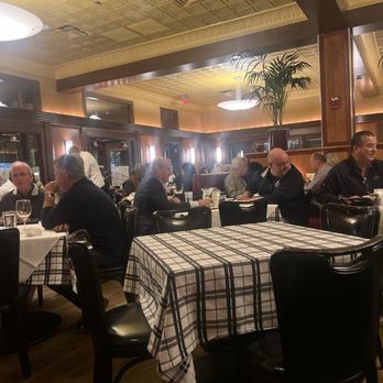 Gibsons Bar & Steakhouse - Main dining area - Steakhouses Near Me - Rosemont, Illinois Gibsons Bar & Steakhouse - Main dining area - Steakhouses Near Me - Rosemont, Illinois