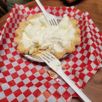 I Love Pie Bakeshop - Banana cream pie - Desserts Near Me - Carmichael, California I Love Pie Bakeshop - Banana cream pie - Desserts Near Me - Carmichael, California