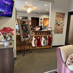 Bella Smiles Family & Cosmetic Dentistry - Front office holiday decorations