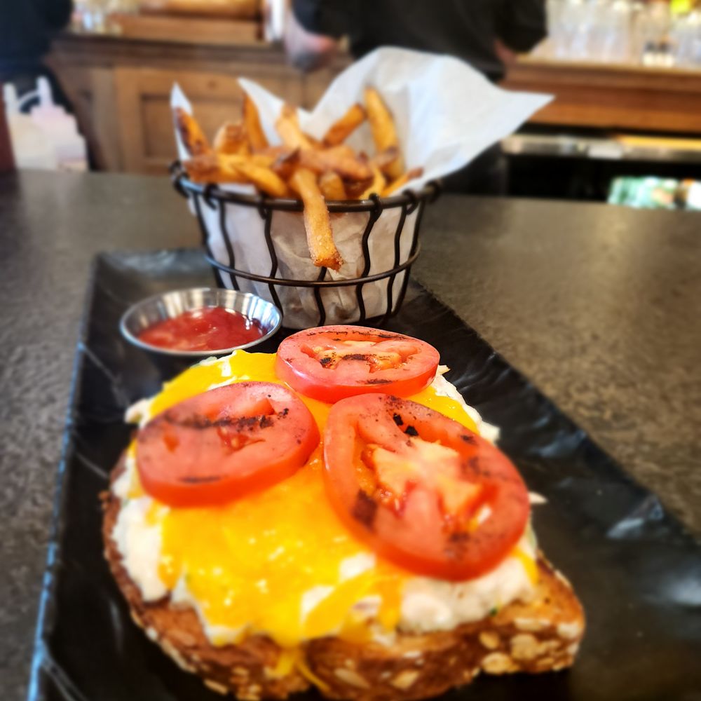 Whiskey Bend - a sandwich with tomatoes and cheese - Gastropubs Near Me - St. Charles, Illinois