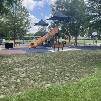 Pioneer Park - Parks Near Me - Elmhurst, Illinois