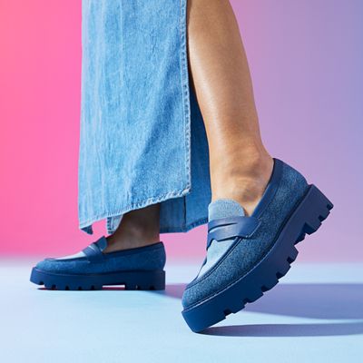 Famous Footwear by null