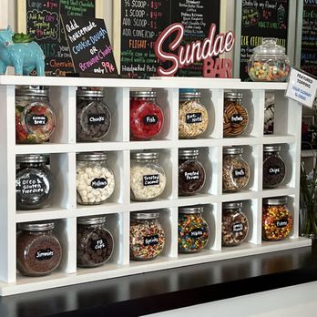 Gilbert's Ice Cream - Sundae bar - Ice Cream & Frozen Yogurt Near Me - Pawleys Island, South Carolina
