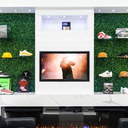 Men's Closet - Lounge