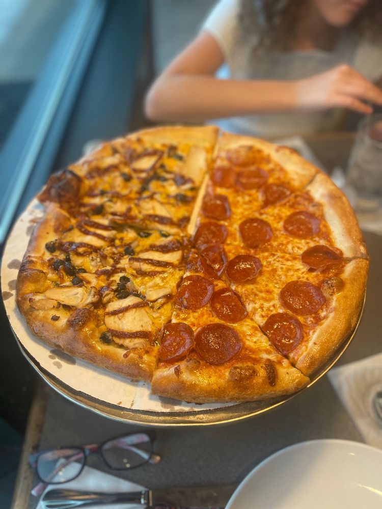 Dewey's Pizza