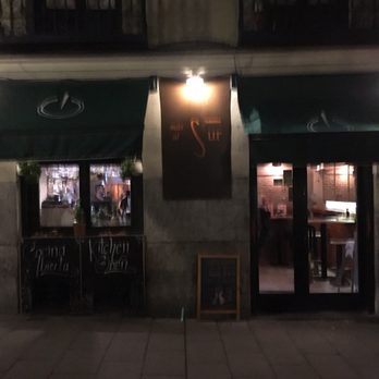Más Al Sur - Humble facade, yet a full dining experience inside - Spanish Near Me - Madrid, M Más Al Sur - Humble facade, yet a full dining experience inside - Spanish Near Me - Madrid, M