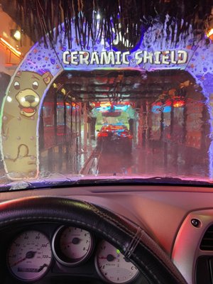 Crisp Papa Bear Car Wash Capture for Your Screen Crisp Papa Bear Car Wash Capture for Your Screen