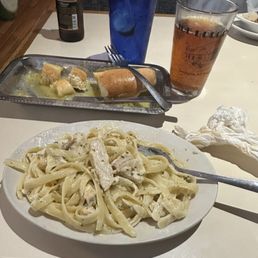 Fettuccine Alfredo with Chicken Fettuccine Alfredo with Chicken