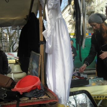 Trödelmarkt Arkonaplatz - Die Welt mit Kinderaugen: ein weißes Kleid auf dem Flohmarkt - Flea Markets Near Me - Berlin, BE Trödelmarkt Arkonaplatz - Die Welt mit Kinderaugen: ein weißes Kleid auf dem Flohmarkt - Flea Markets Near Me - Berlin, BE