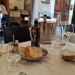 La Lampada - Table setting, Italian bread.