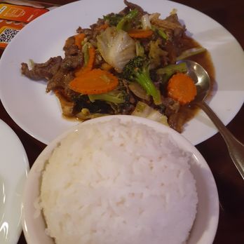 5 R Cha Thai - Garlic entree with beef - Thai Near Me - Chandler, Arizona