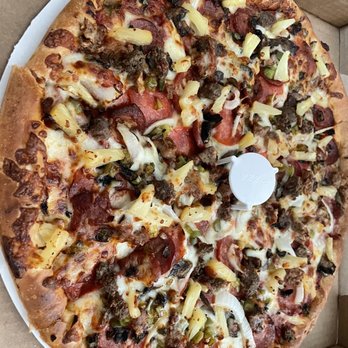 More Than Pizza - very skimpy on their veggies for their combo pizza - Pizza Near Me - Clovis, California