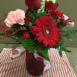 Rose Flower Shop - Valentine's Day is the busiest day of the year for flower shops. It can be hard to "get it right", but the Rose Shop does, every year!