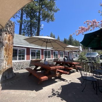 Smokey's Kitchen - Patio view - Barbeque Near Me - Truckee, California Smokey's Kitchen - Patio view - Barbeque Near Me - Truckee, California