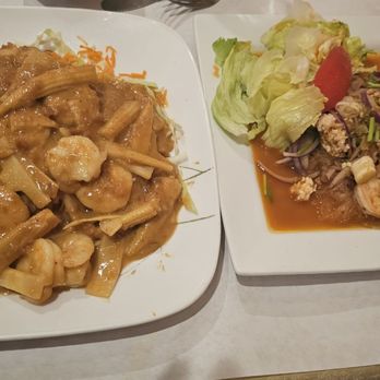 CK Pad Thai - Evil jungle shrimp (left) - Thai Near Me - Carol Stream, Illinois