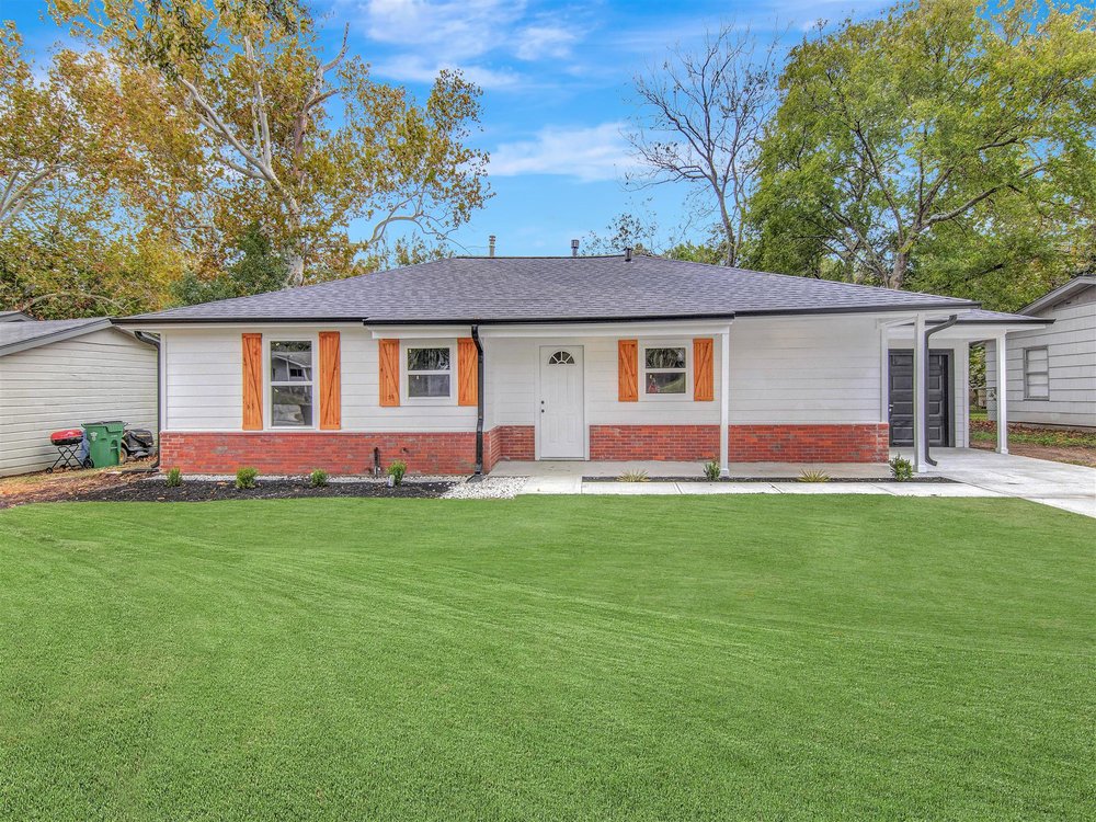 Slide of LegacyEdge Exteriors