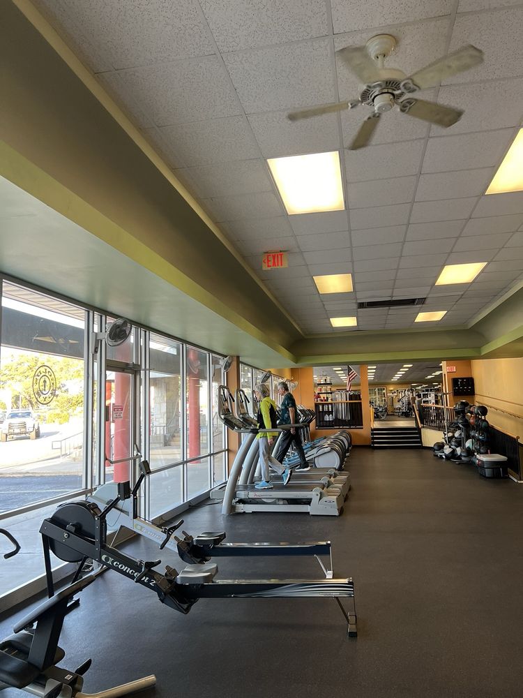 GOLD’S GYM SAN ANTONIO Updated August 2024 11 Photos & 31 Reviews
