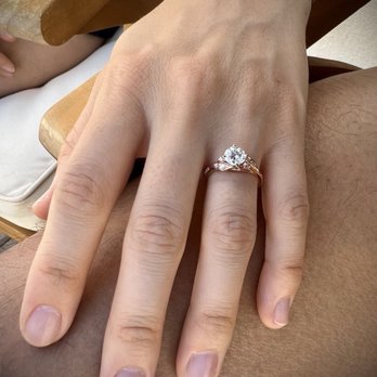 Mandarin Gems - Jewelry Near Me - Glendale, California