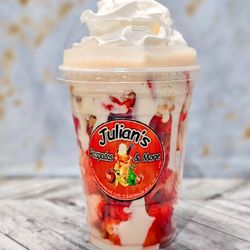 Julian's Raspados - Fresas con crema