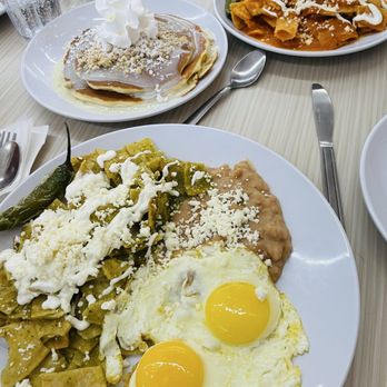 CASA EL DESAYUNO - Updated January 2025 - 769 Photos & 618 Reviews - 2632 E Lakemead Blvd, North