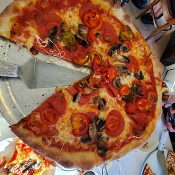 Renzo's Cafe & Pizzeria - Peppers and pepperoni with mushrooms - Pizza Near Me - Boca Raton, Florida