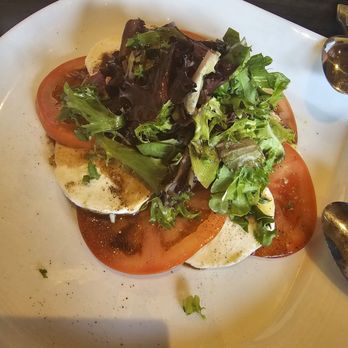 Il Saggio Italian Restaurant - Caprese salad - Italian Near Me - Commerce, California Il Saggio Italian Restaurant - Caprese salad - Italian Near Me - Commerce, California