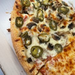 Papa Ray's Pizza & Wings - Hand tossed pizza half sausage, mushroom and jalapeño/half cheese DELICIOUS!!