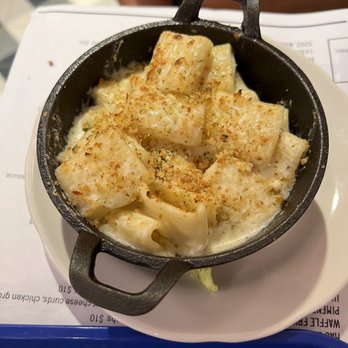 Bunny's Buckets & Bubbles - The Mac and cheese side was so good!!! - Chicken Shop Near Me - Baltimore, Maryland Bunny's Buckets & Bubbles - The Mac and cheese side was so good!!! - Chicken Shop Near Me - Baltimore, Maryland
