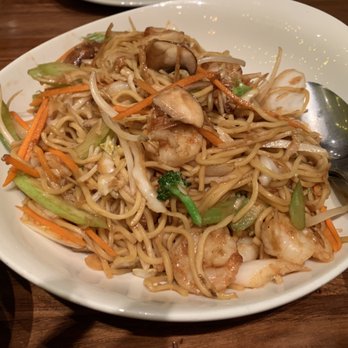 PF Chang's - Shrimp Lo Mein - Chinese Near Me - Laval, Quebec
