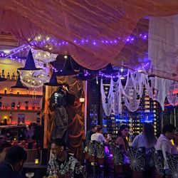 Unit B Eatery + Spirits - Dining area