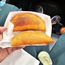 Rincón Venezolano - Chicken and beef empanadas
