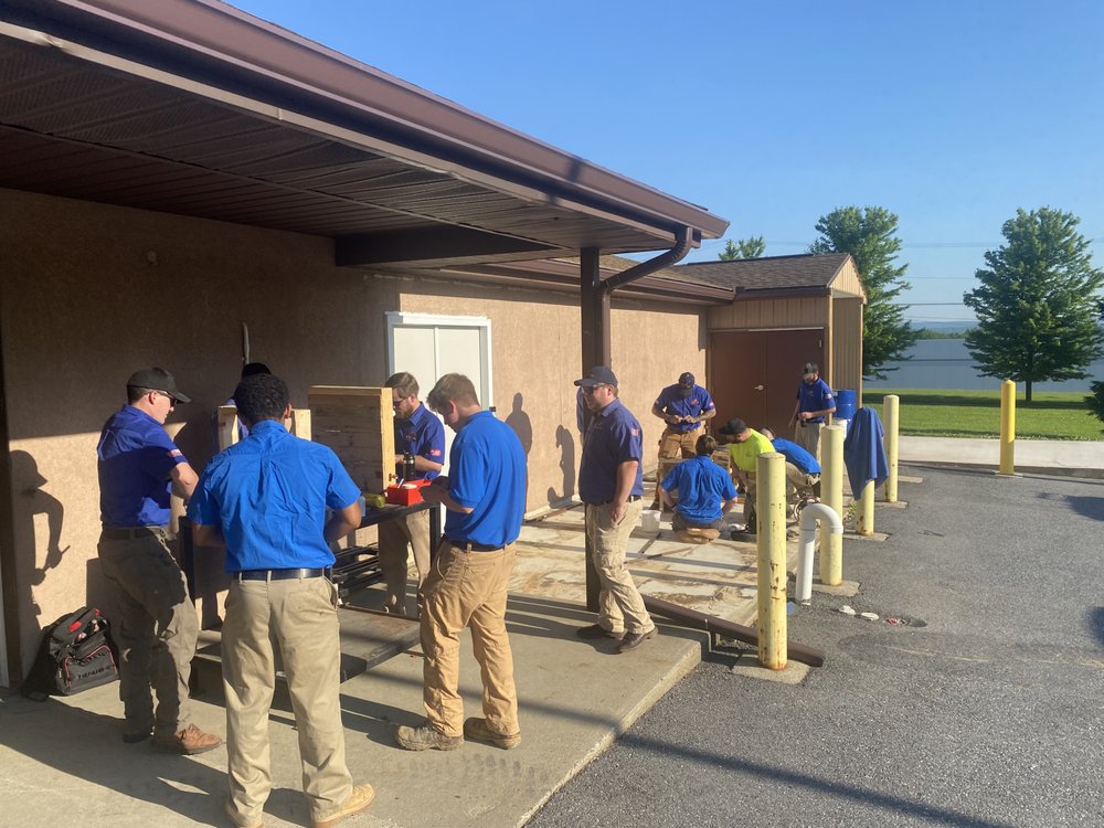 Slide of Deluxe Plumbing & Heating