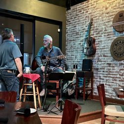 Grandview Tavern - Jeff Henry performing