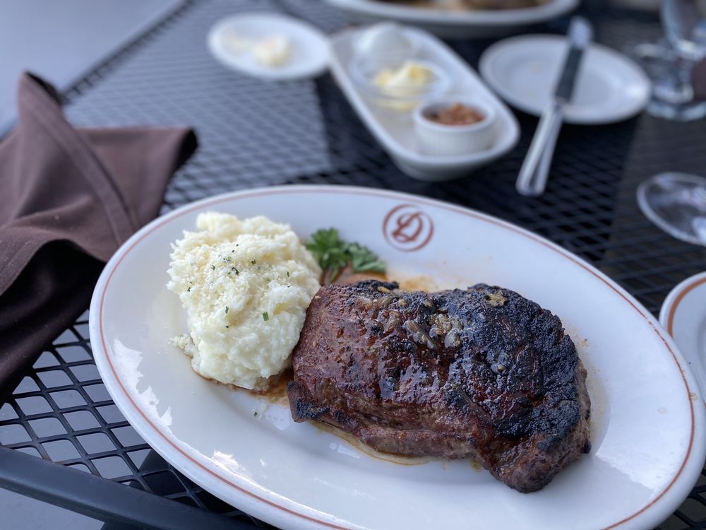 Daniel's Broiler - Leschi