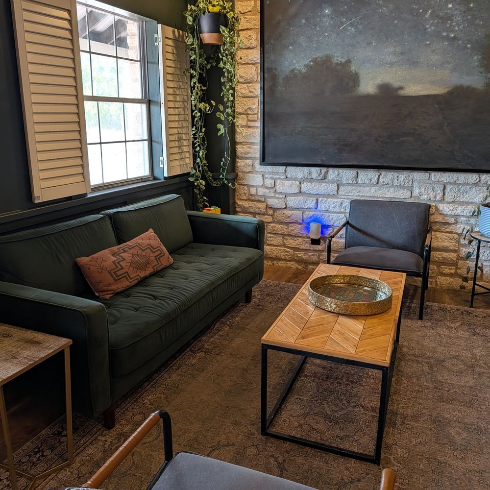 Sonder - Interior seating - Cafes Near Me - Driftwood, Texas
