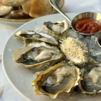 Glowbal - Oysters - Canadian (New) Near Me - Vancouver, British Columbia