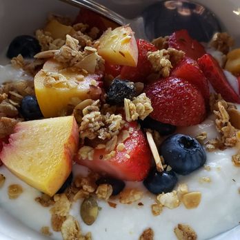 Ria's Bluebird - Yogurt with fruit and nut granola - Southern Near Me - Atlanta, Georgia Ria's Bluebird - Yogurt with fruit and nut granola - Southern Near Me - Atlanta, Georgia