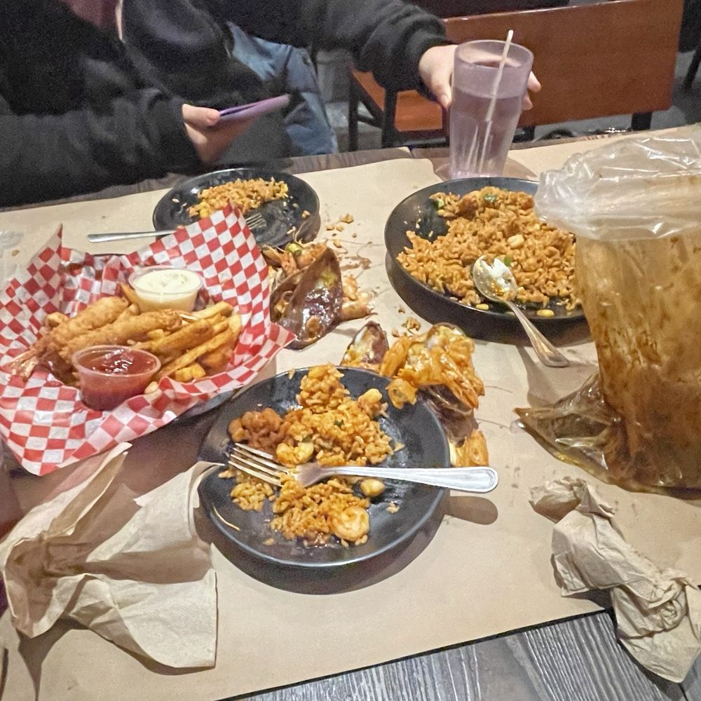 The Captain's Boil - Never got a bucket so we had to dump our waist on the table - Cajun/Creole Near Me - Toronto, Ontario