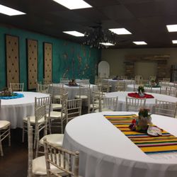 A Little "Britt" of Heaven Downtown Venue - Unique indoor venue space with a seating capacity of 100.