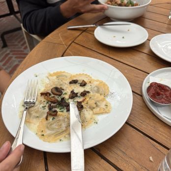 Laurel Hardware - Mushroom pasta - New American Near Me - West Hollywood, California