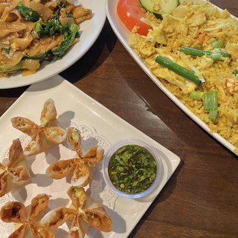 Sweetee Thai Cafe - Pad See Ew, Curry Fried Rice, Fried Wonton w/ Cream Cheese - Thai Near Me - Artesia, California Sweetee Thai Cafe - Pad See Ew, Curry Fried Rice, Fried Wonton w/ Cream Cheese - Thai Near Me - Artesia, California
