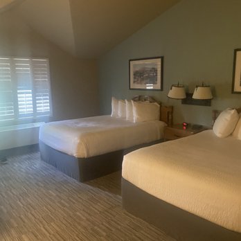 Grouse Mountain Lodge - Queen room - Hotels Near Me - Whitefish, Montana