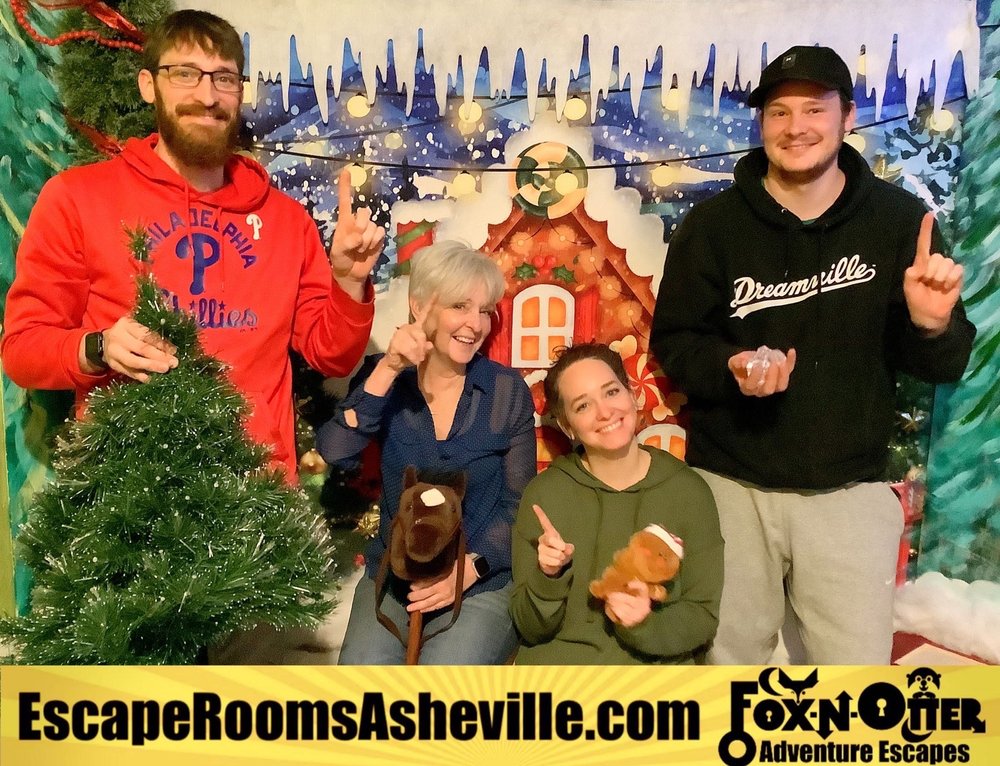 FOX-N-OTTER Adventure Escapes Logo