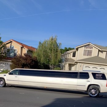 Best Time Limousine - Awesome exterior and on time arrival. - Limos Near Me