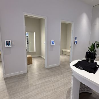 Fabletics - Dressing rooms - Sports Wear Near Me - Walnut Creek, California Fabletics - Dressing rooms - Sports Wear Near Me - Walnut Creek, California