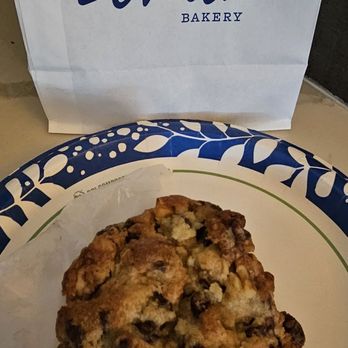 Levain Bakery - Chocolate chip walnut - Bakeries Near Me - Chicago, Illinois Levain Bakery - Chocolate chip walnut - Bakeries Near Me - Chicago, Illinois