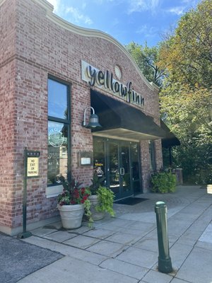Yellowfinn Grill & Sushi Bar by null