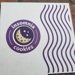 Half a dozen warm cookies wait inside this box! Half a dozen warm cookies wait inside this box!