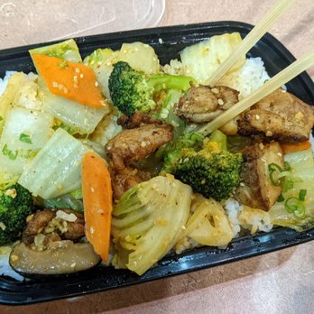 Hoja - Spicy Thai Curry Chicken Stir Fry - Vietnamese Near Me - Iowa City, Iowa Hoja - Spicy Thai Curry Chicken Stir Fry - Vietnamese Near Me - Iowa City, Iowa