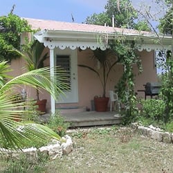 Longford Hideaway - Longford Hideaway's front porch. A nice place to have breakfast or BBQ.